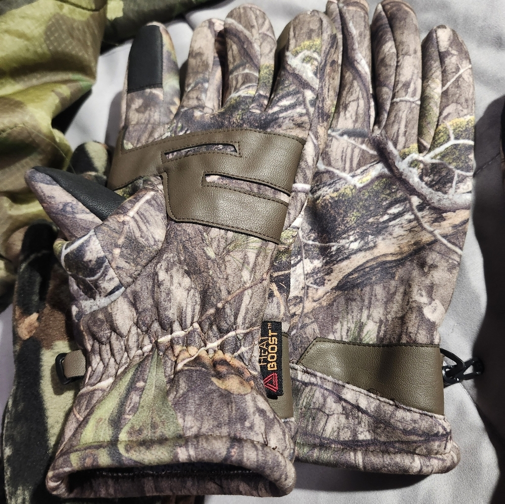 Camo hunting gloves